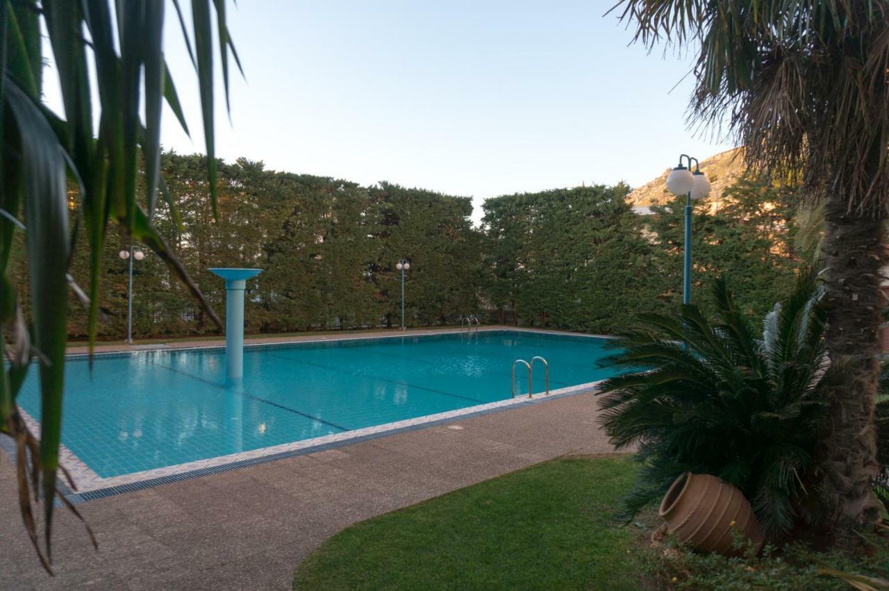 Casino Royal In Loutraki Apartment Exterior photo